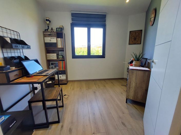 Image No.16-5 Bed House for sale