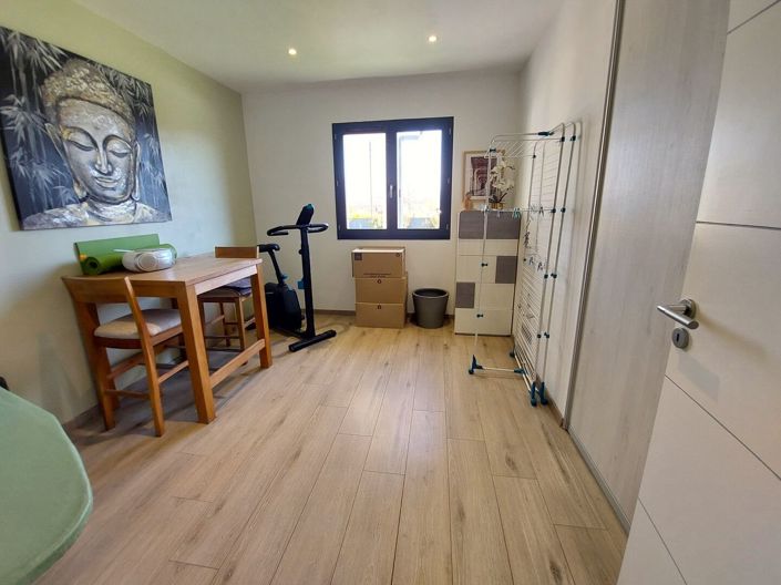 Image No.17-5 Bed House for sale