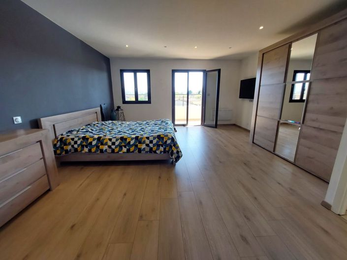 Image No.19-5 Bed House for sale