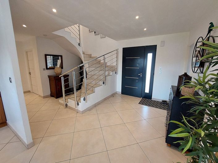 Image No.5-5 Bed House for sale