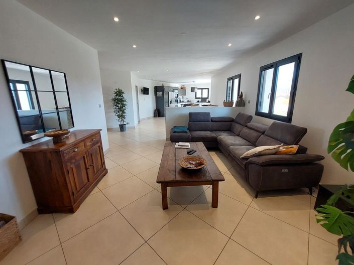 Image No.6-5 Bed House for sale