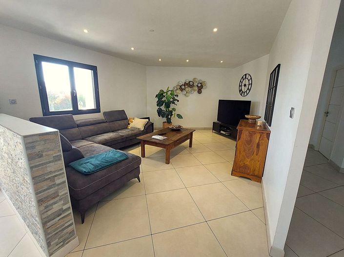 Image No.7-5 Bed House for sale