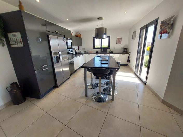 Image No.8-5 Bed House for sale