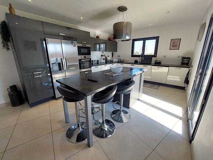 Image No.9-5 Bed House for sale