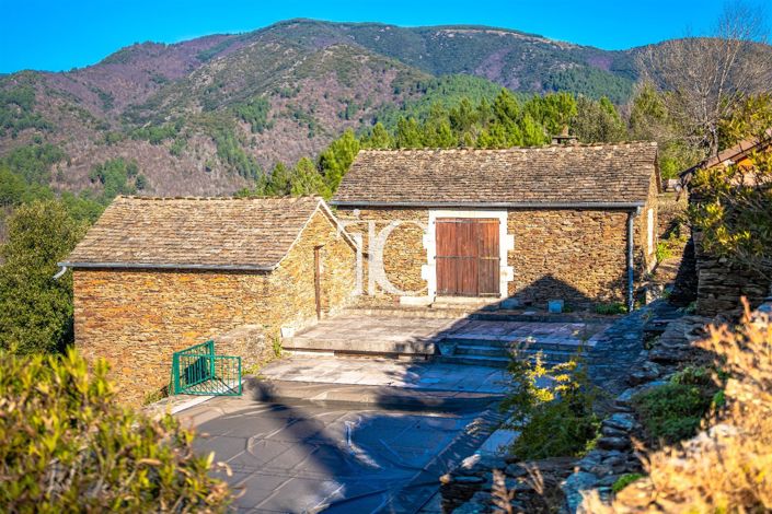 Image No.8-7 Bed House for sale