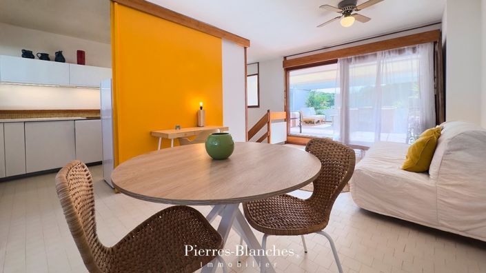 Image No.4-2 Bed House for sale