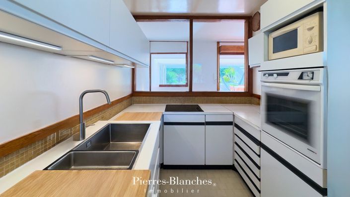 Image No.5-2 Bed House for sale