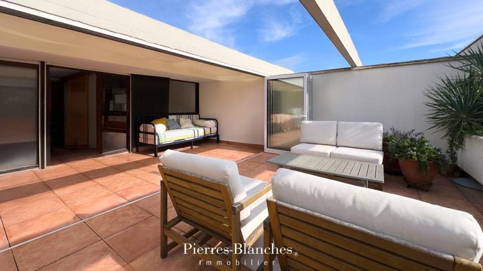 Image No.6-2 Bed House for sale