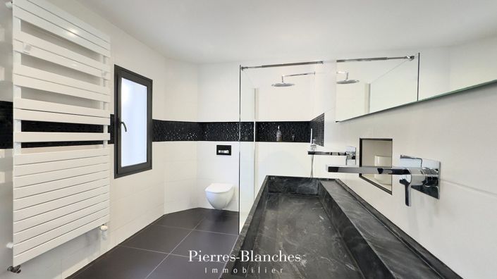 Image No.8-4 Bed House for sale