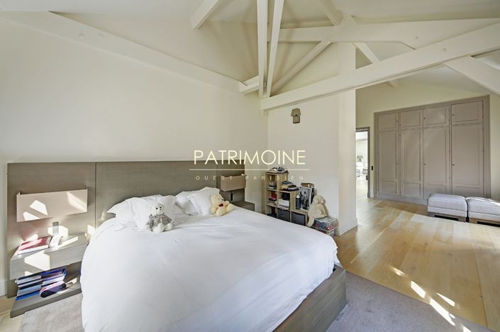 Image No.16-9 Bed Property for sale