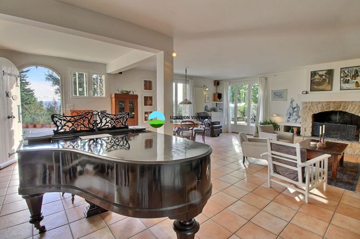 Image No.2-5 Bed House for sale