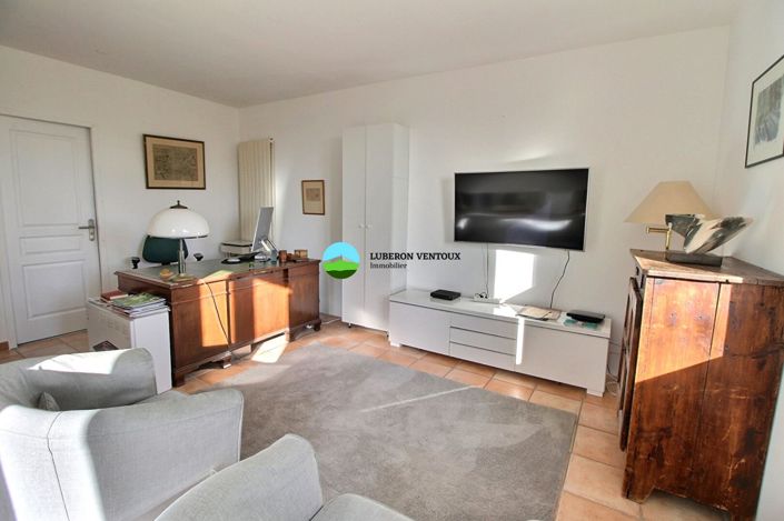 Image No.8-5 Bed House for sale