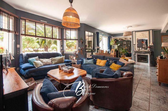Image No.8-5 Bed House for sale