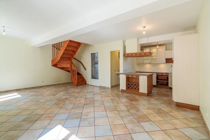 Image No.8-3 Bed House for sale