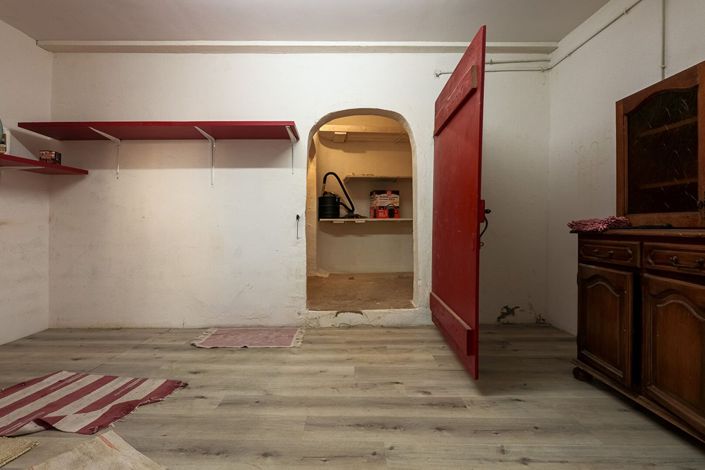 Image No.8-7 Bed House for sale