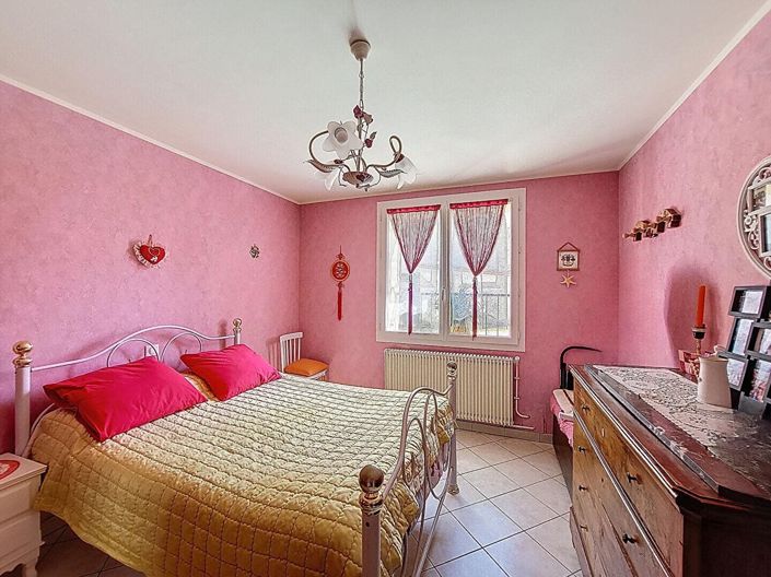 Image No.10-4 Bed House for sale