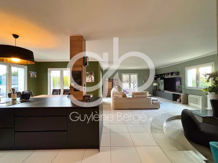 Image No.4-5 Bed House for sale