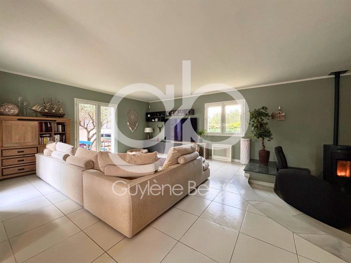 Image No.8-5 Bed House for sale