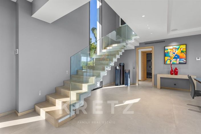 Image No.10-5 Bed House for sale