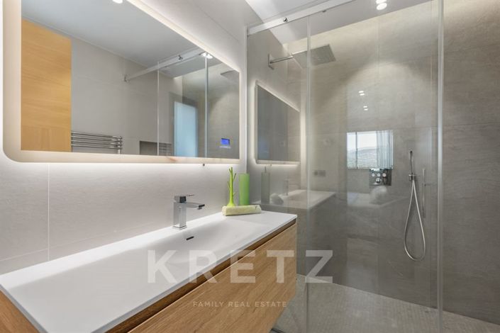 Image No.18-5 Bed House for sale