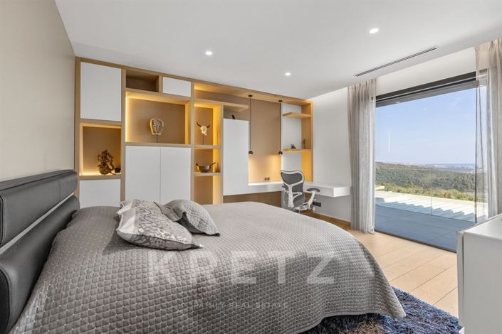 Image No.19-5 Bed House for sale