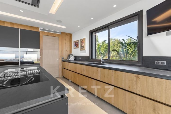 Image No.25-5 Bed House for sale