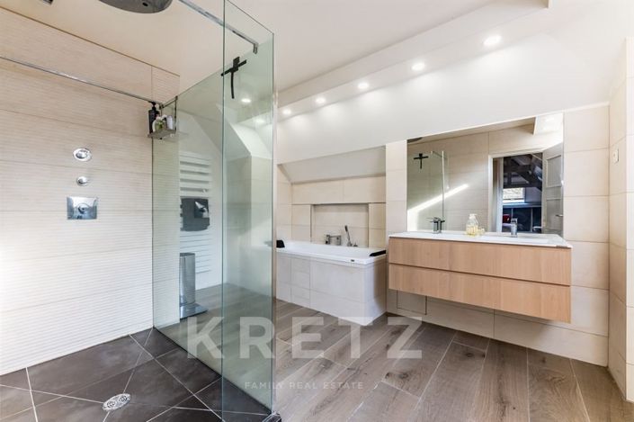 Image No.16-6 Bed House for sale