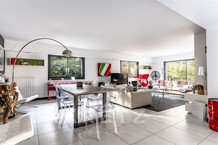 Image No.2-6 Bed House for sale