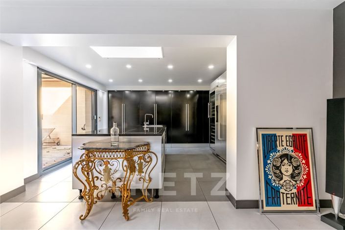 Image No.6-6 Bed House for sale