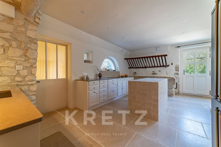 Image No.24-6 Bed House for sale