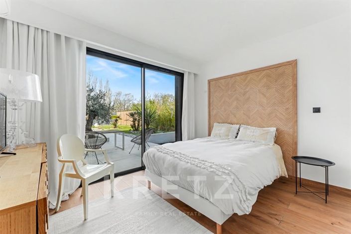 Image No.11-5 Bed House for sale