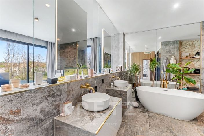 Image No.14-5 Bed House for sale