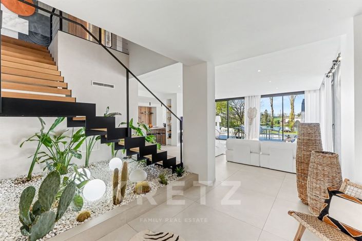 Image No.4-5 Bed House for sale