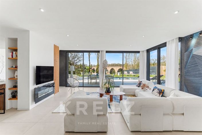 Image No.5-5 Bed House for sale