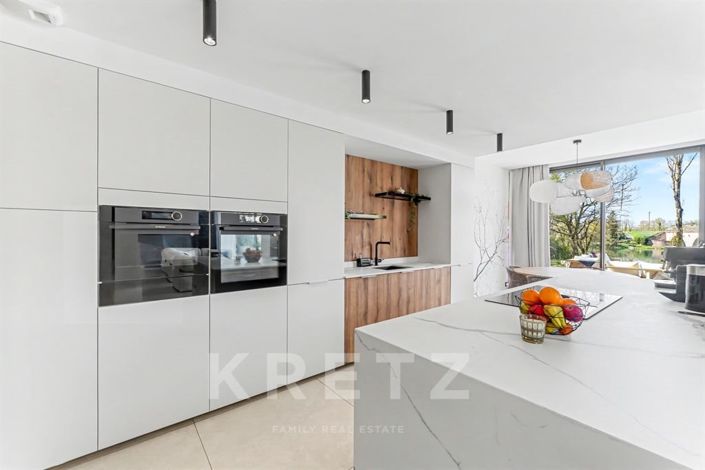 Image No.6-5 Bed House for sale