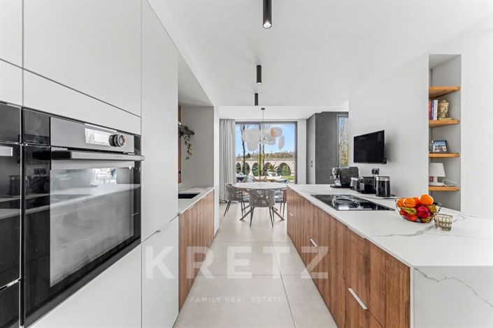 Image No.7-5 Bed House for sale