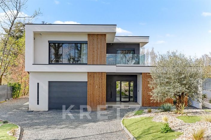 Image No.9-5 Bed House for sale