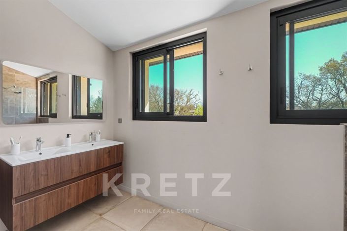 Image No.10-5 Bed House for sale