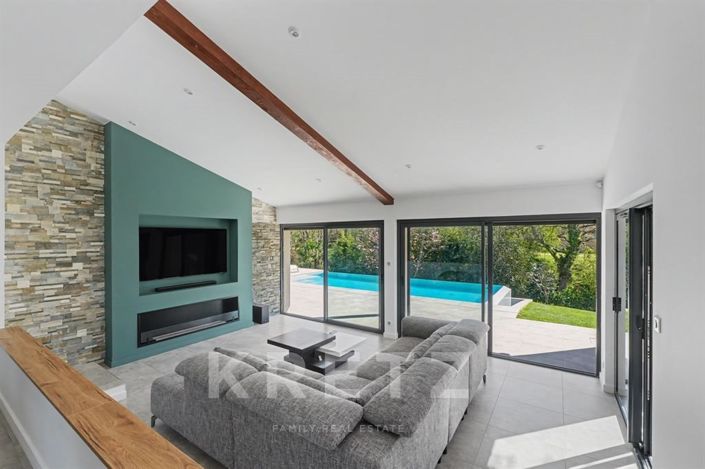 Image No.4-5 Bed House for sale