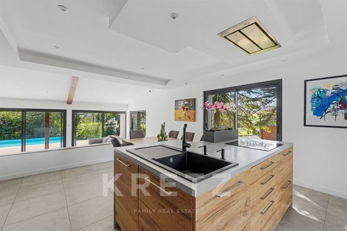 Image No.5-5 Bed House for sale