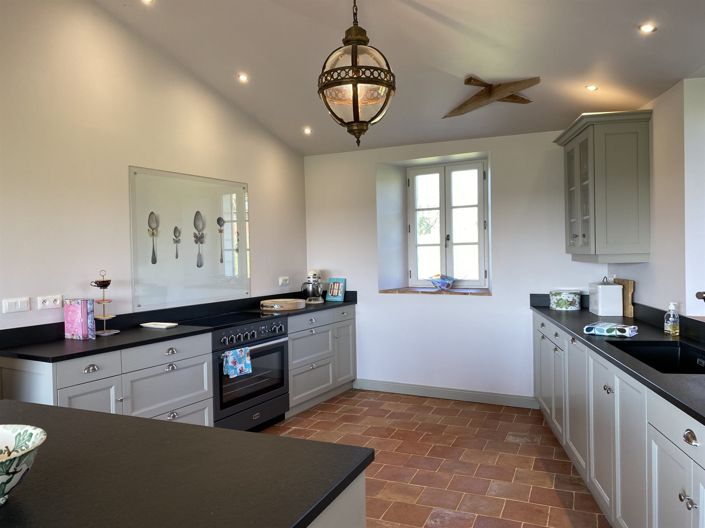 Image No.24-4 Bed House for sale