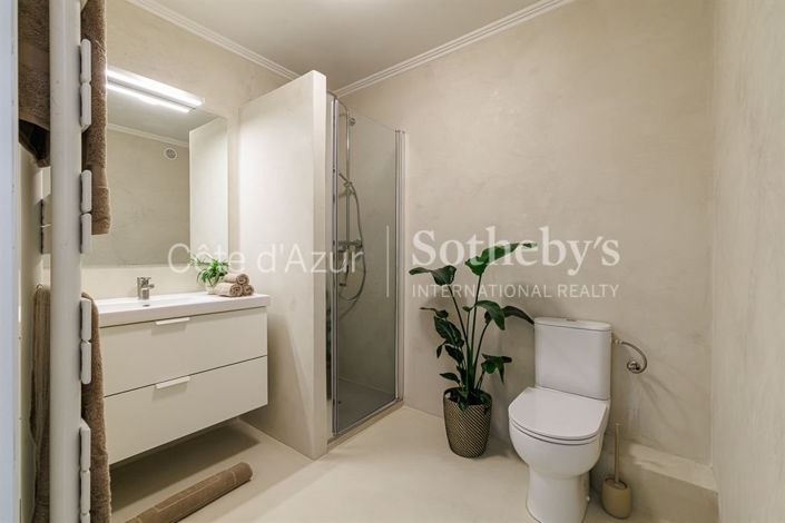 Image No.10-1 Bed Apartment for sale