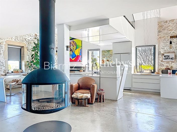 Image No.10-4 Bed House for sale