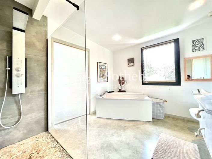 Image No.16-4 Bed House for sale