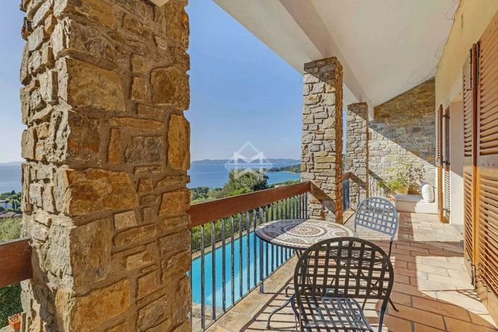 Image No.10-4 Bed House for sale