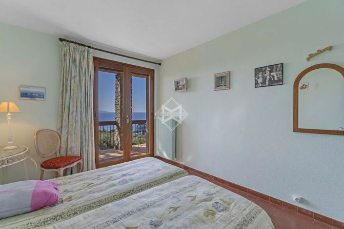 Image No.12-4 Bed House for sale