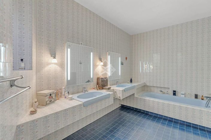 Image No.15-4 Bed House for sale