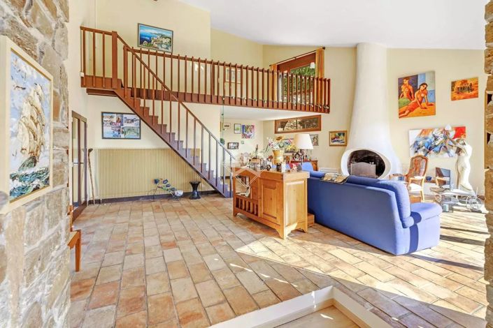 Image No.6-4 Bed House for sale