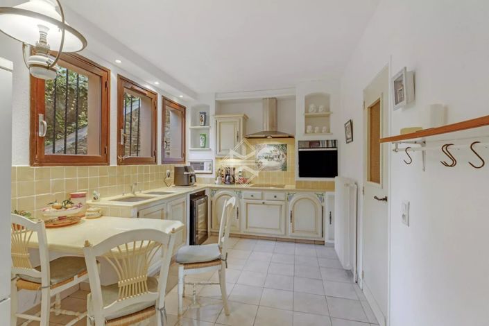 Image No.9-4 Bed House for sale