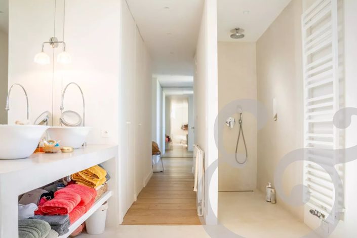 Image No.17-4 Bed House for sale